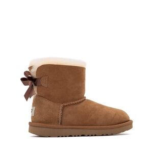 UGG Little Kids/Big Kids Mini Bailey Bow II in Chestnut Suede. 1017397K